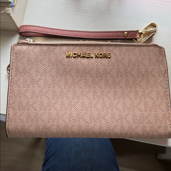 Michael Kors Blush Pink Wristlet with Gold Accents - Picture 1 of 4